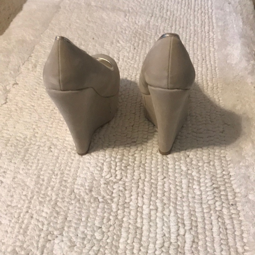 Shoes - Picture 3 of 4